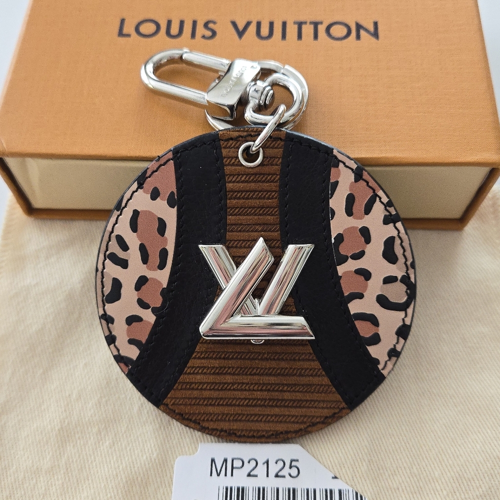 //SOLD//SOLD// Authentic Louis Vuitton Bag Charm Key Holder - RARE LIMITED ITEM